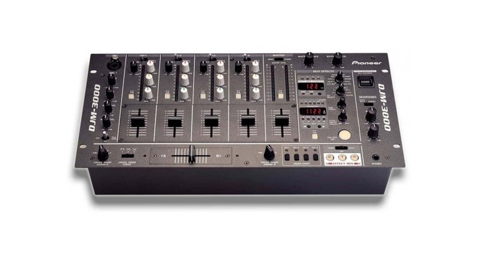 Pioneer DJM-3000 - DJ микшер (снят с производства)